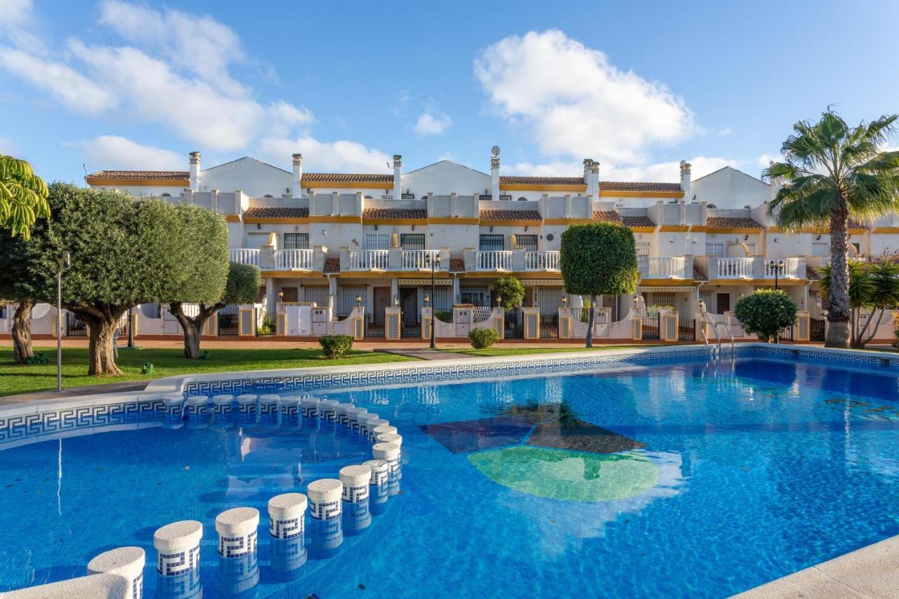 오리후엘라 Pool-Side Townhouse In Cabo Roig 빌라 외부 사진