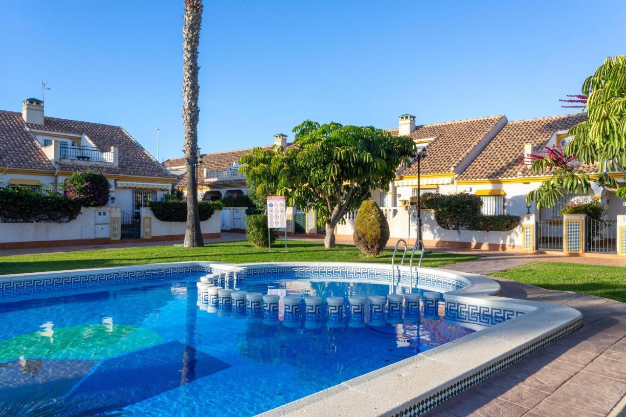 오리후엘라 Pool-Side Townhouse In Cabo Roig 빌라 외부 사진